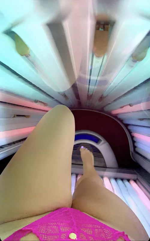 Chav shows her feet and new thongs in sun bed