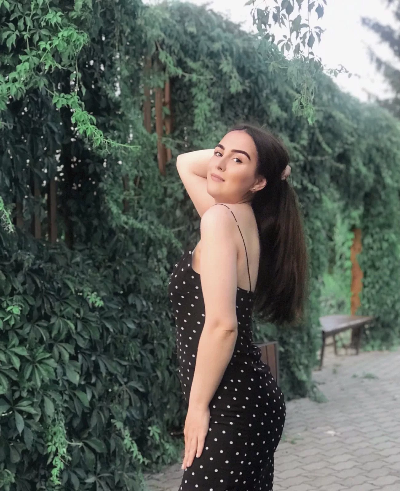 Cute little dress for a date. Now all I need is a man ;)