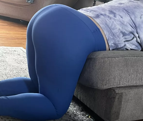 Do we like how my ass looks in these pants?! 😉