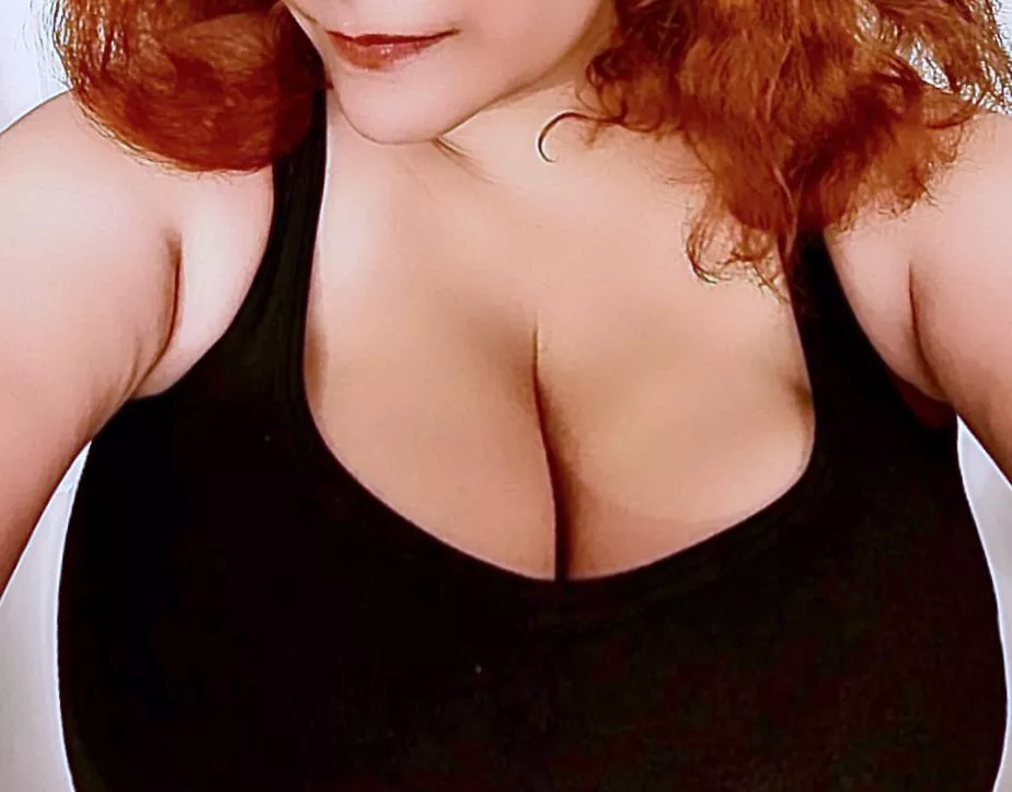 Do you all think I’m showing too much cleavage, or not enough? 😉😊