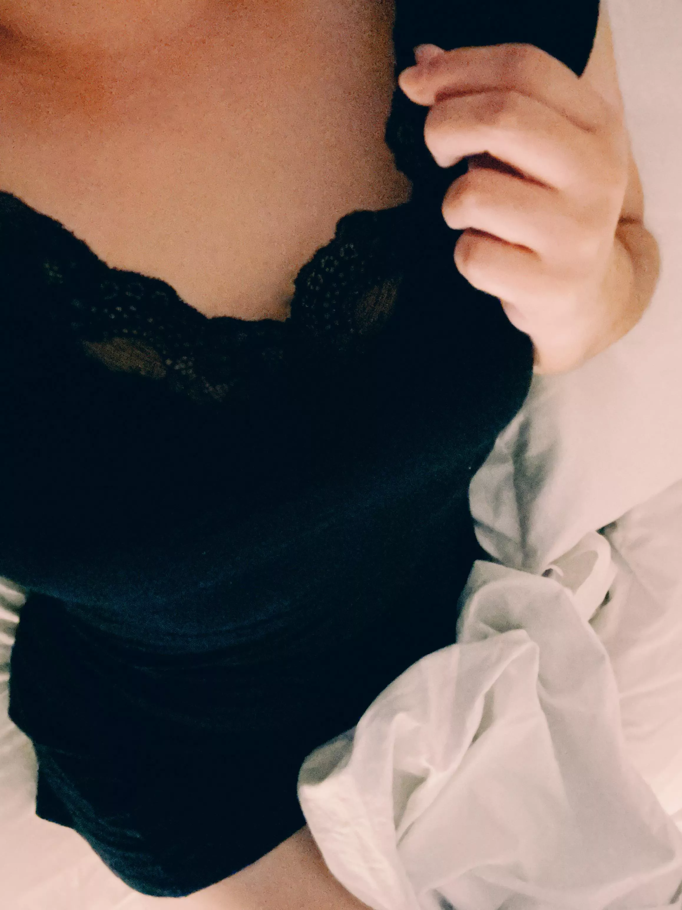 [F] I love this black nightdress 🥰