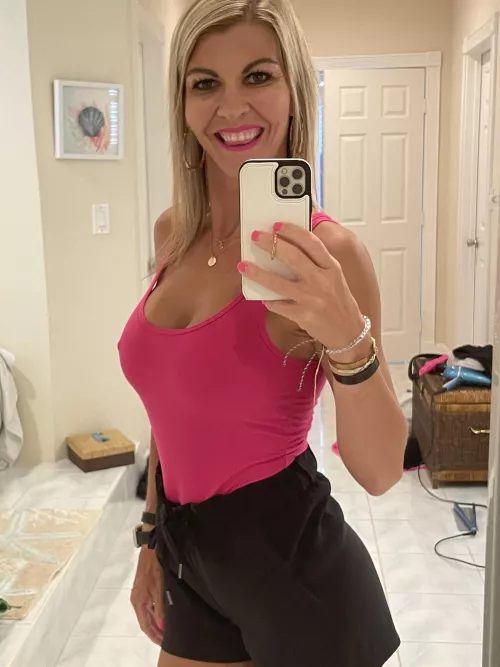 Fit Girls and Hot Moms have more fun going out!