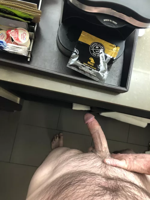 Good news, traveling again… bad new, hotel coffee 😝