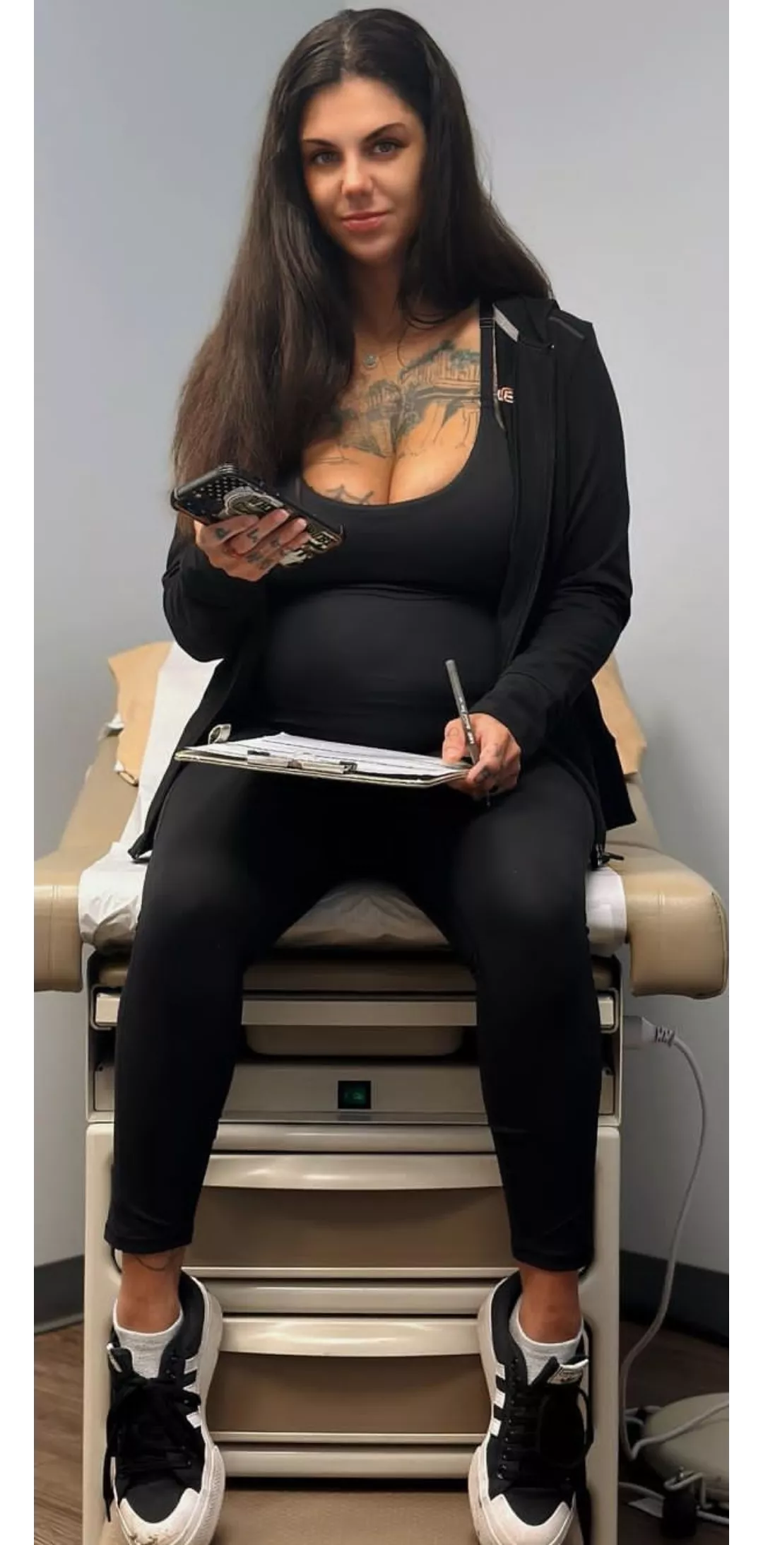 Hot pregnant bonnie