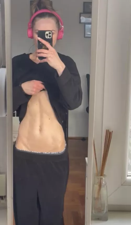 I like to show off my abs [IMG]