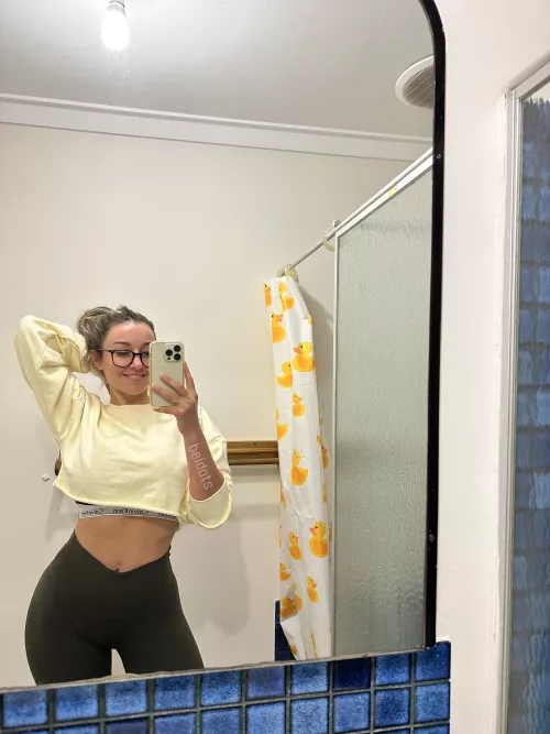 I loooove crop top jumpers. Studying from home day :)