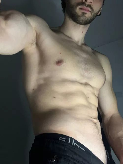 I want you to smell my armpits and then lick them off😏