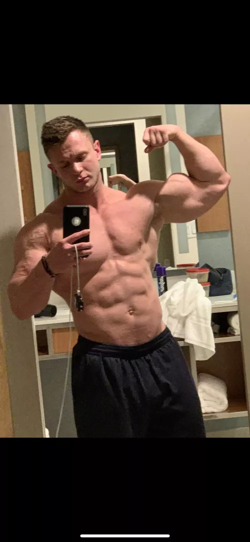 I’m in your hotel room like this.. wyd??