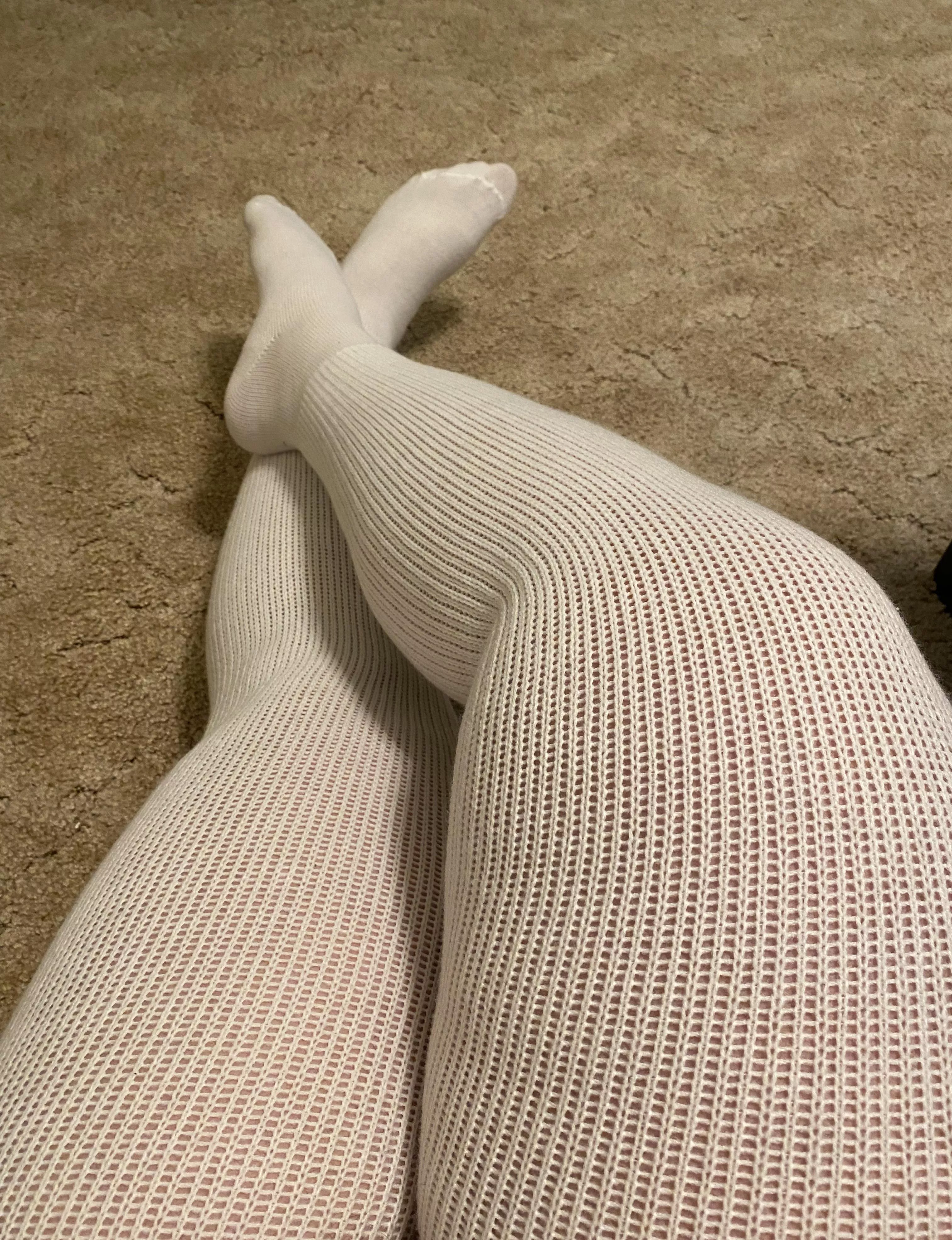 Love a nice pair of thigh high socks that go allllll the way up to my cheeks 🍑😍