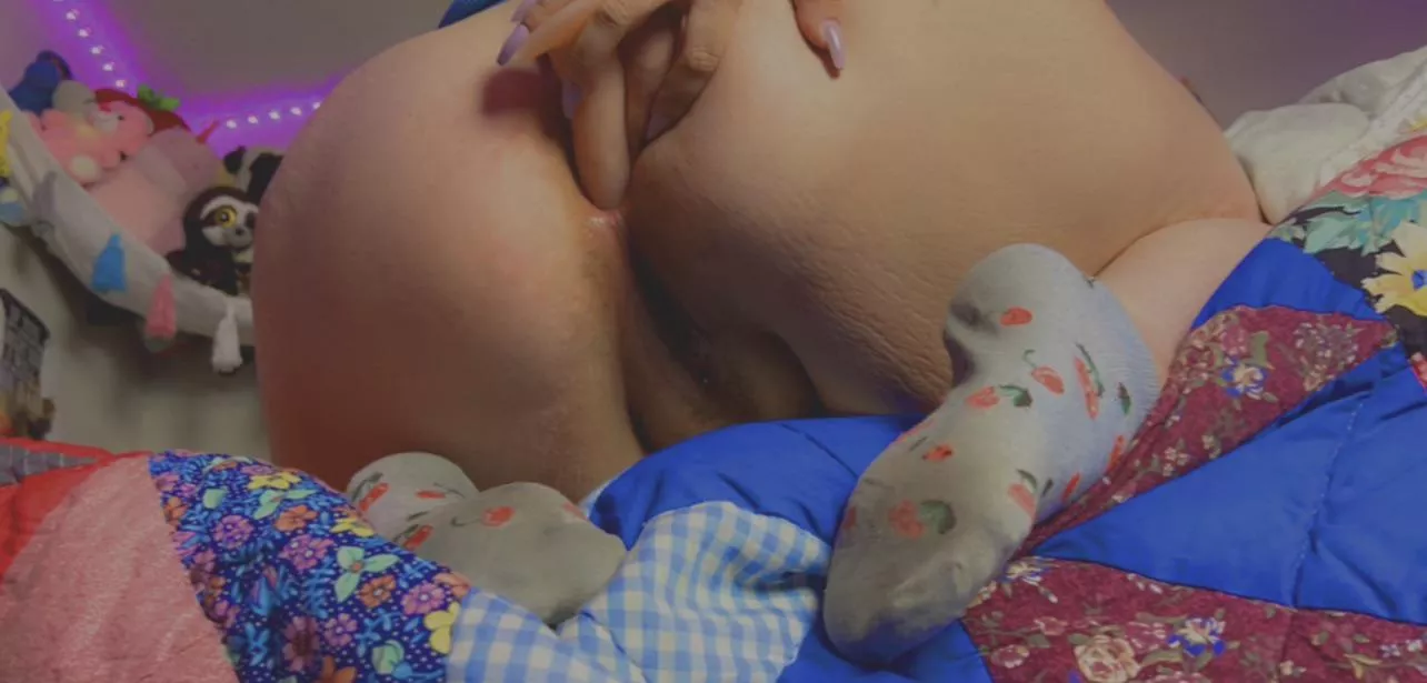 love putting dildos in my butt