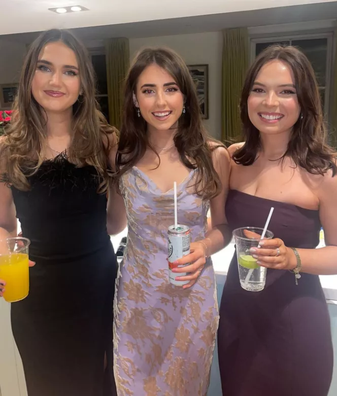 Middle drinking classy 😳