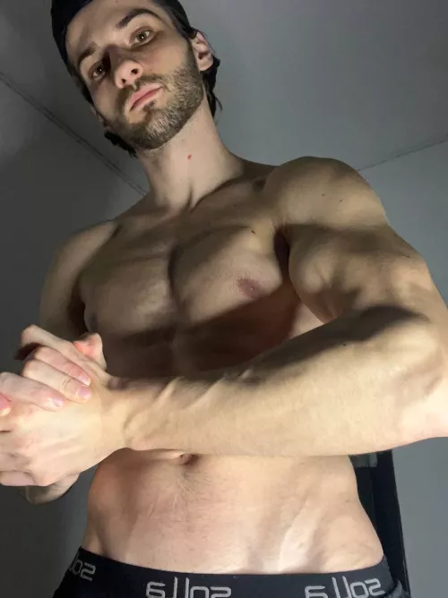 My muscles drive you crazy 😈