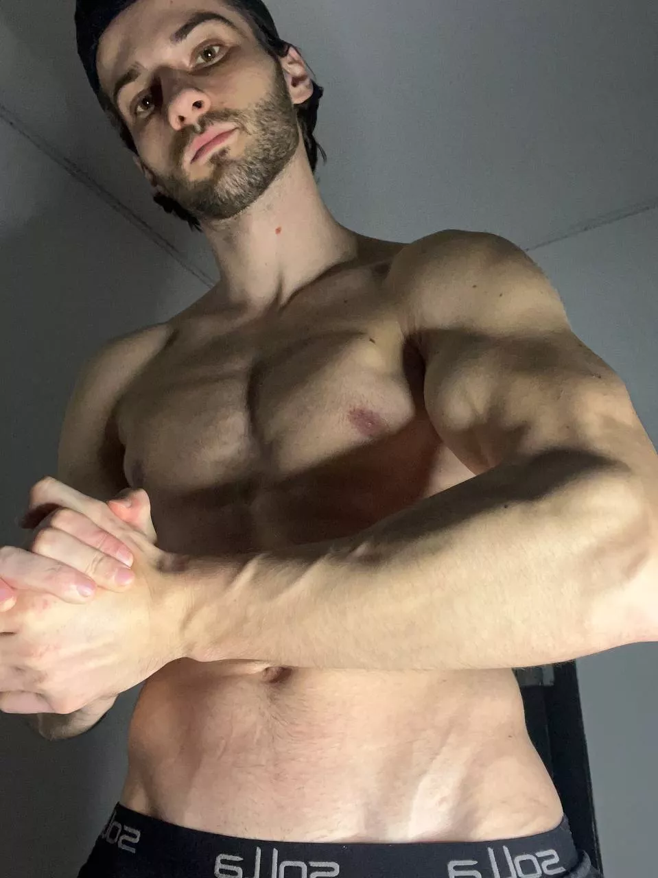 My muscles drive you crazy 😈