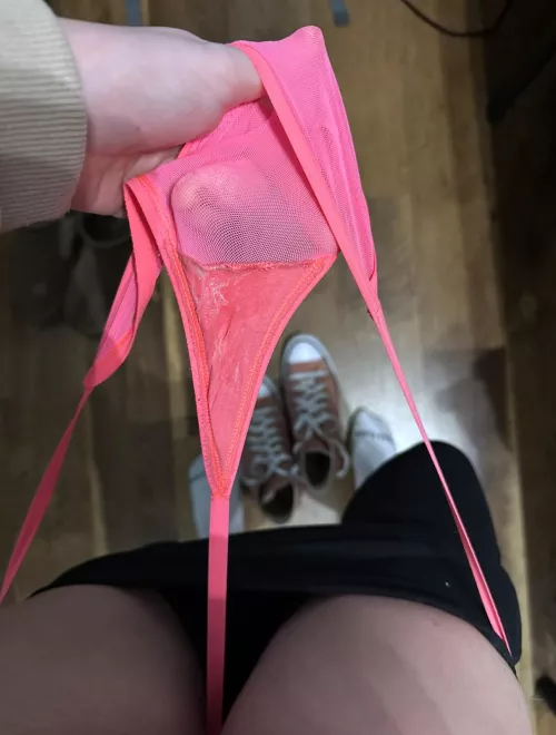 Once in a blue moon I have a complete random orgasm while in public.. today was that day in Barnes and Noble 🤤