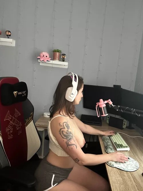 react if you would make a custom with me for OF