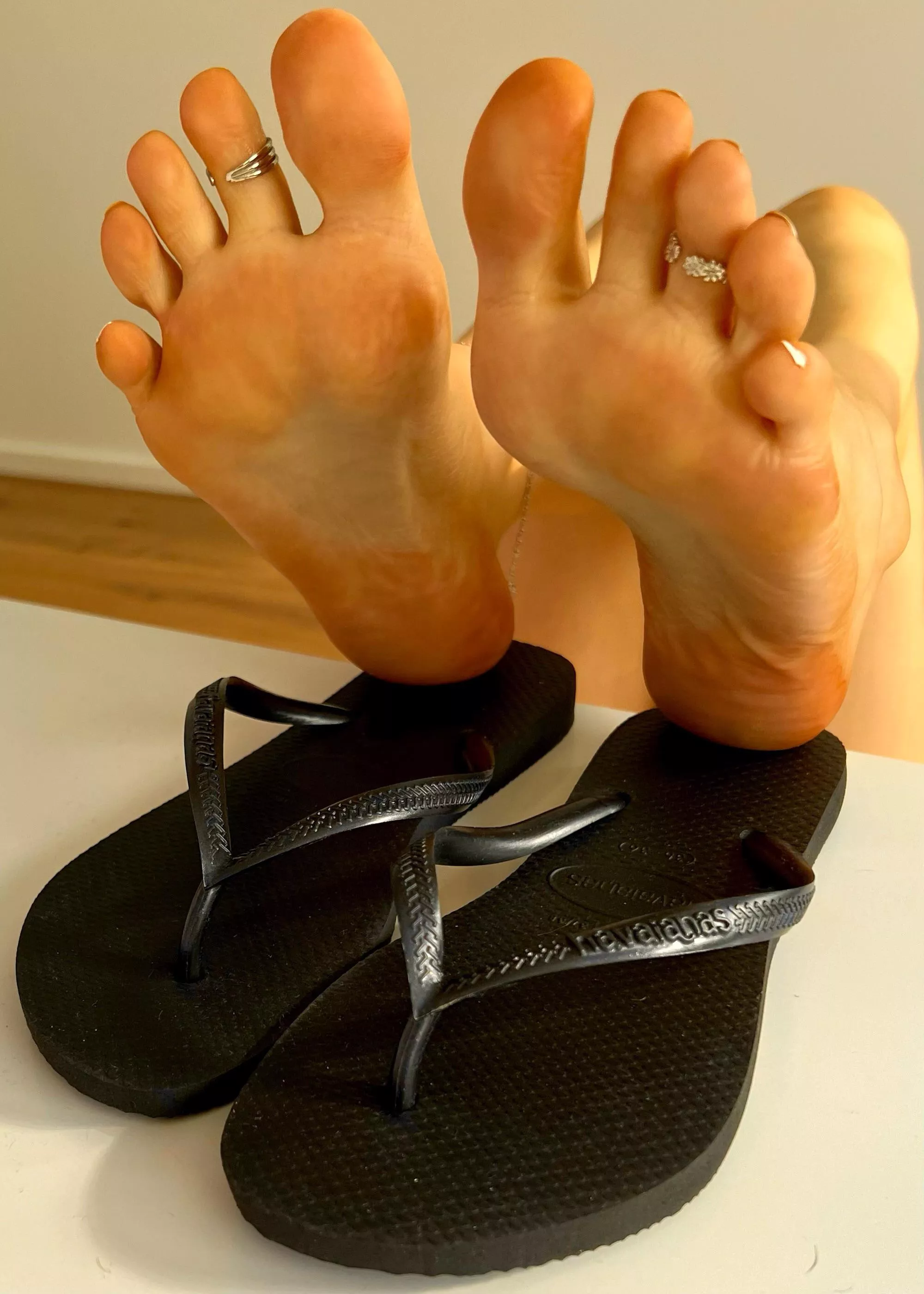 Shoot your cum over here 😏🥵