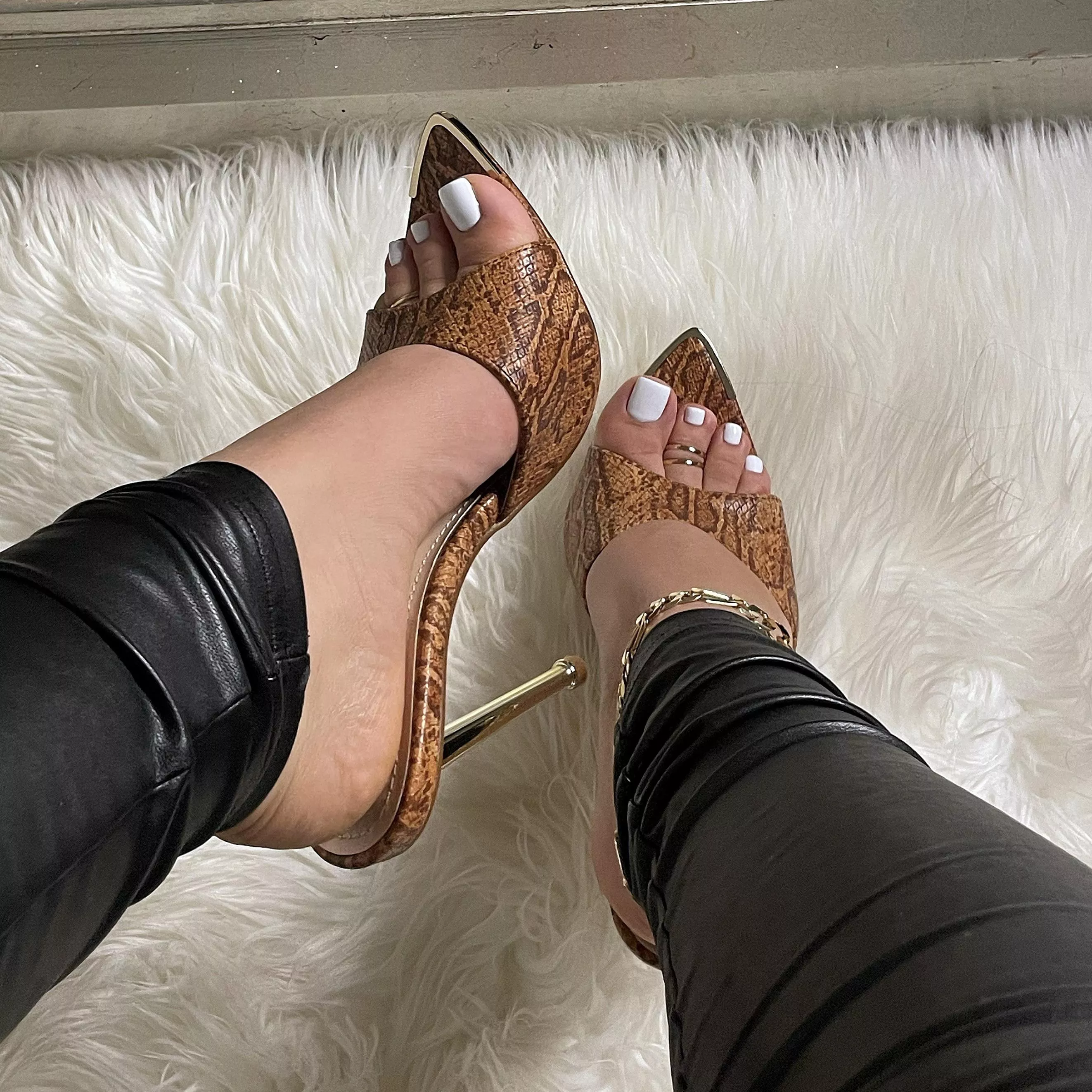 Snakeskin mules ✨🤍