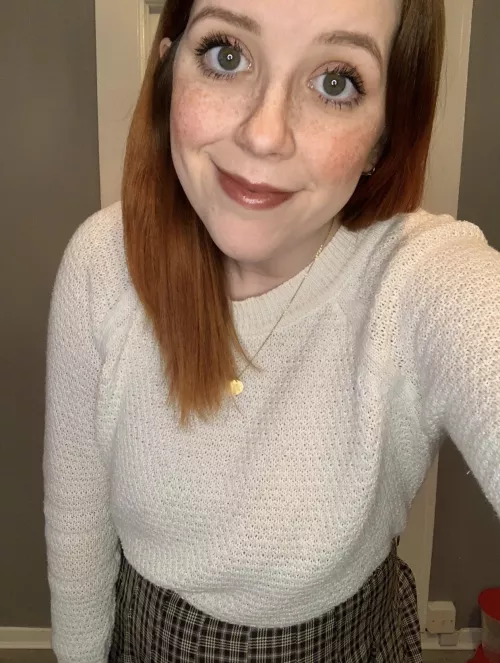 The Scottish sunshine is doing wonders for my freckles! 💕 [F]