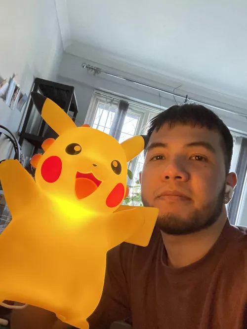 This pikachu lamp almost cured my depression 😌