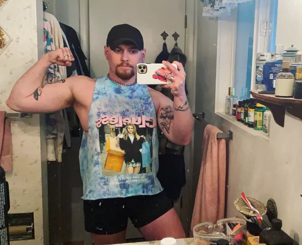 This summer I don’t need boys 💔 I need bigger biceps 😇