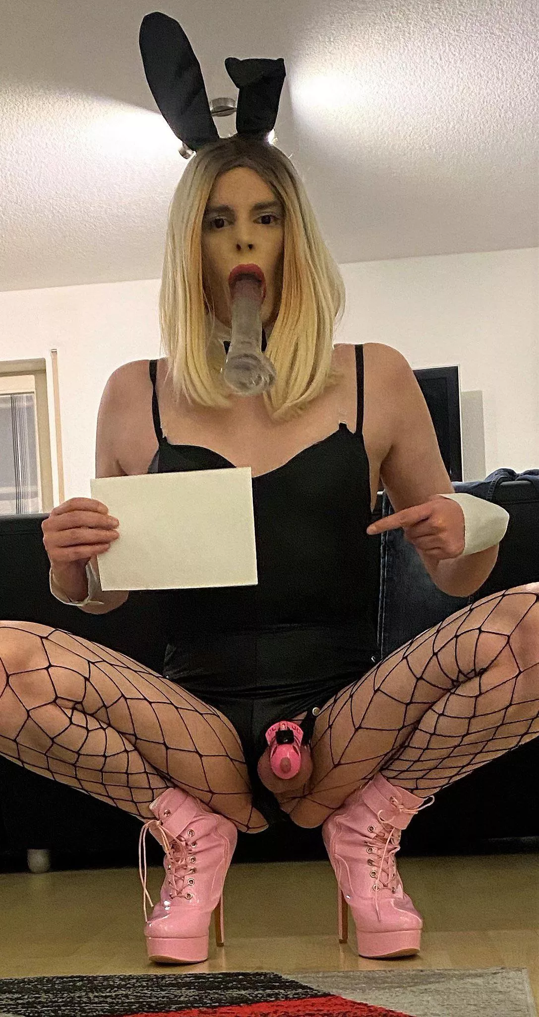 too dumb to think of something by myself🙄 what should be written there?