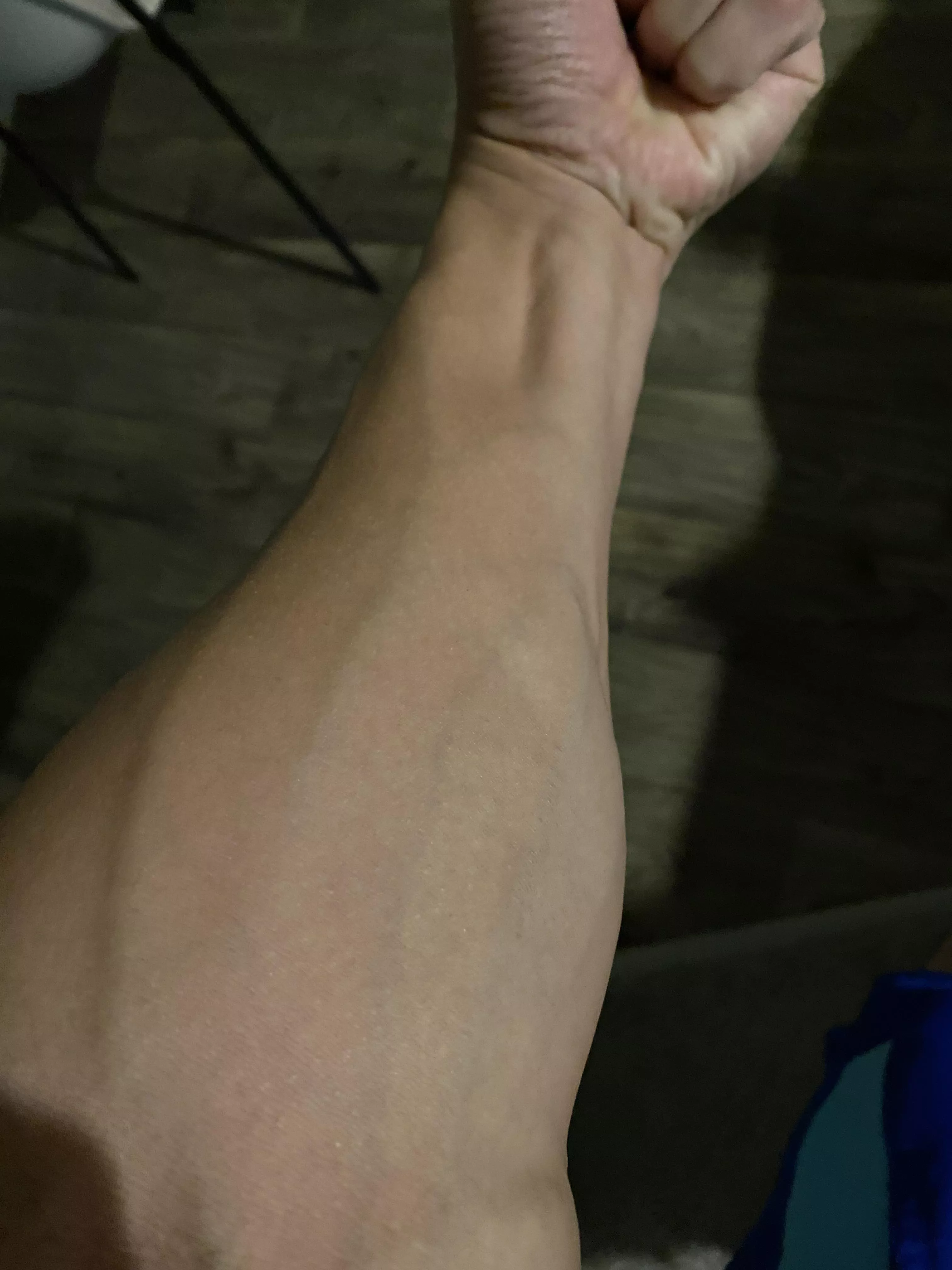 Veins really pop when I workout! Wanna feel?