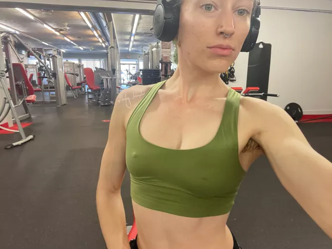 who’s into sweaty & hairy? 💓