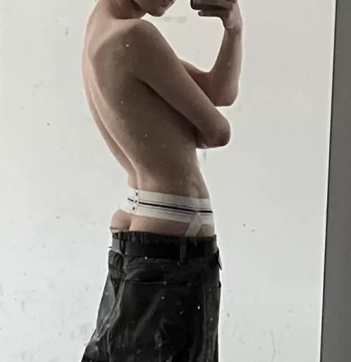 19 m - I want to he someones little bottom boy/bro. Longterm and chat ++ (Lipton2579)