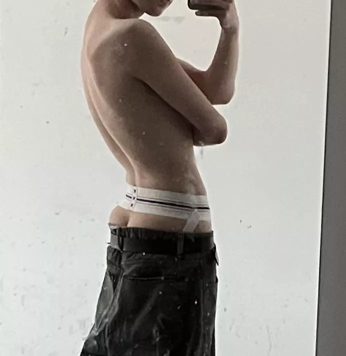 19 m - I want to he someones little bottom boy/bro. Longterm and chat ++ (Lipton2579)