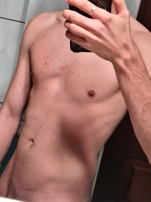 20m looking to trade or jerk live with guys 18-25. Must show face. Sc: gaby_ionut15