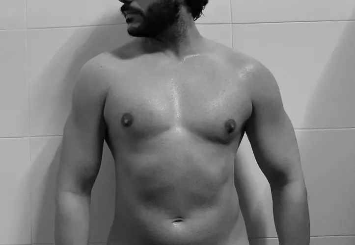 [27] sub looking for muscle, beefy or athletic dominant men. Only my age or older. Hum with your asl and pic.