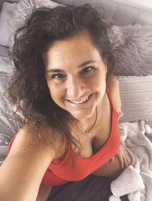 52 YO New Jersey Shore GILF, here to help spice up your day! Enjoy!