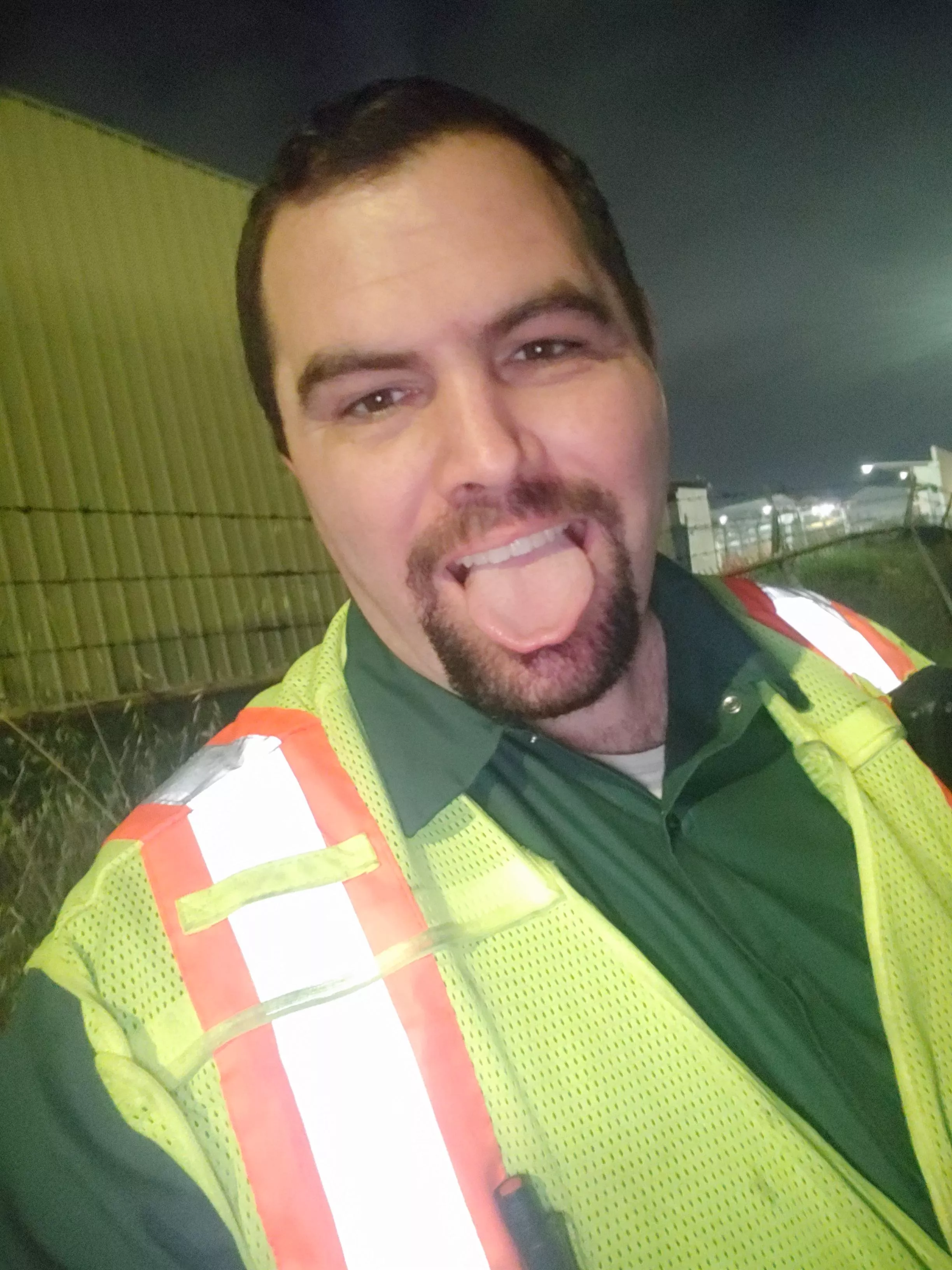 Construction vests turn me on 💦💦💦