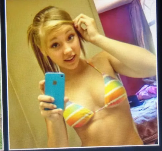 Does someone know the name of this girl?