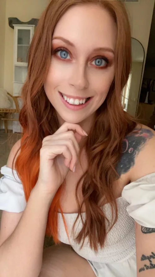 first day of work selfie 😇