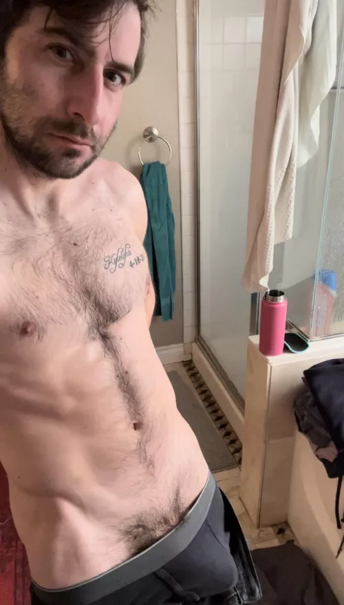 How’s my bulge looking? I’m curious.