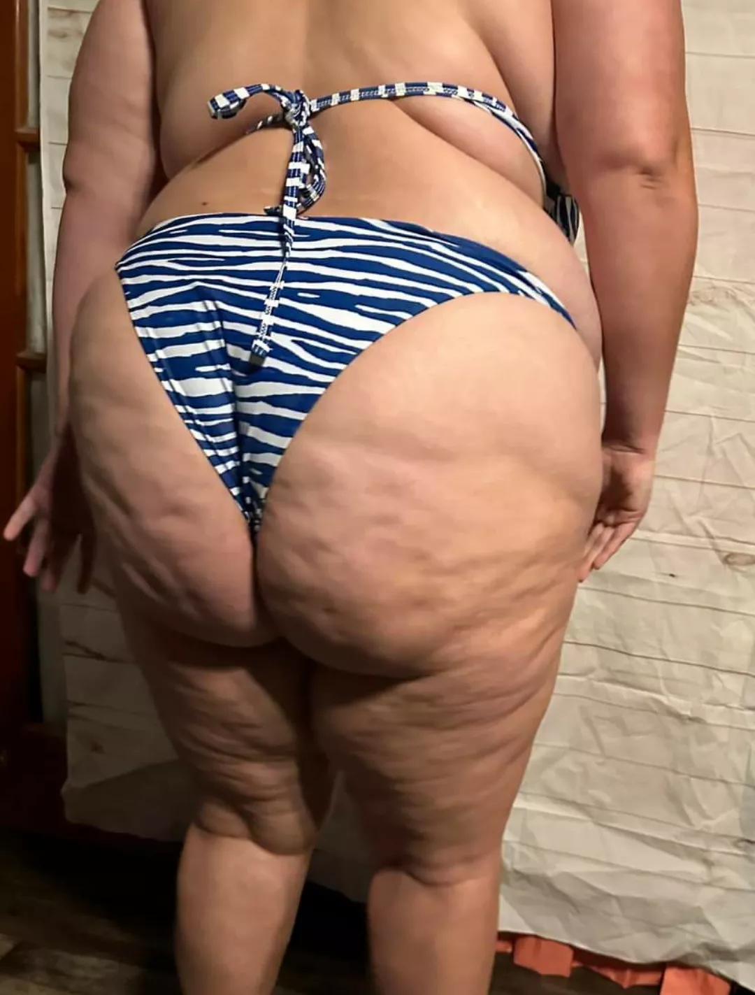 If I catch you staring at the pool, I'm gonna make you kiss it! 😘