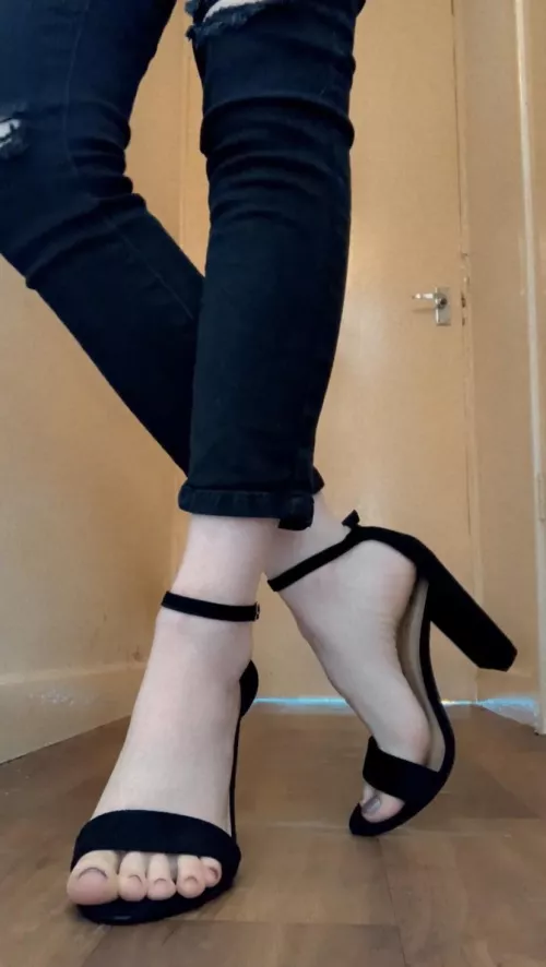 Love wearing these and catching people looking at my toes in them 😏