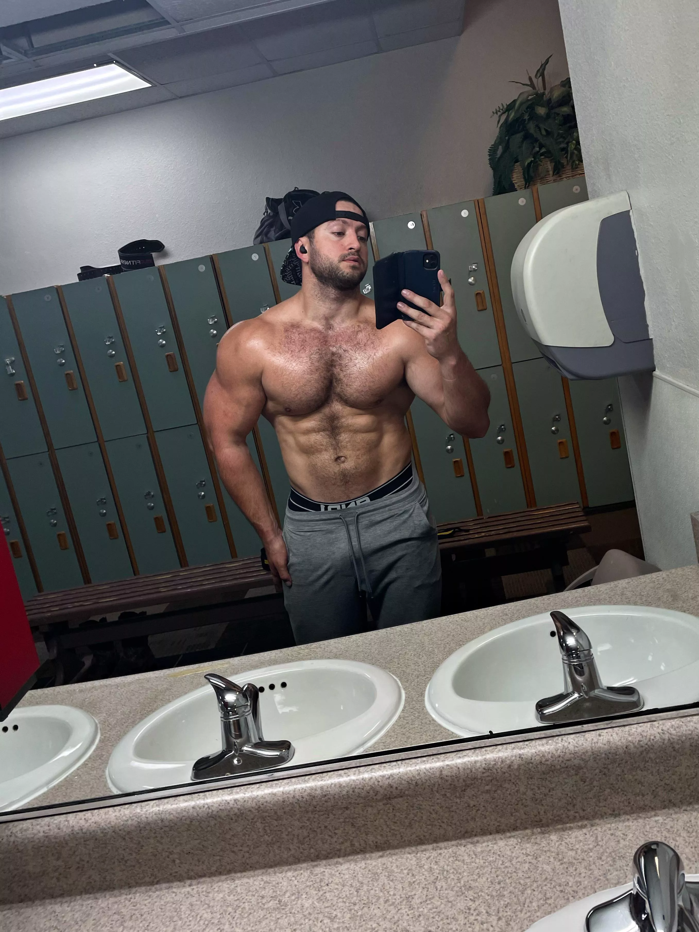 [M] I need a massage after that workout 🥵