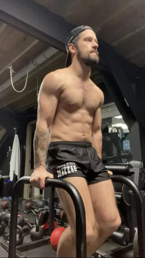 [M] keep your core tight when doing dips!