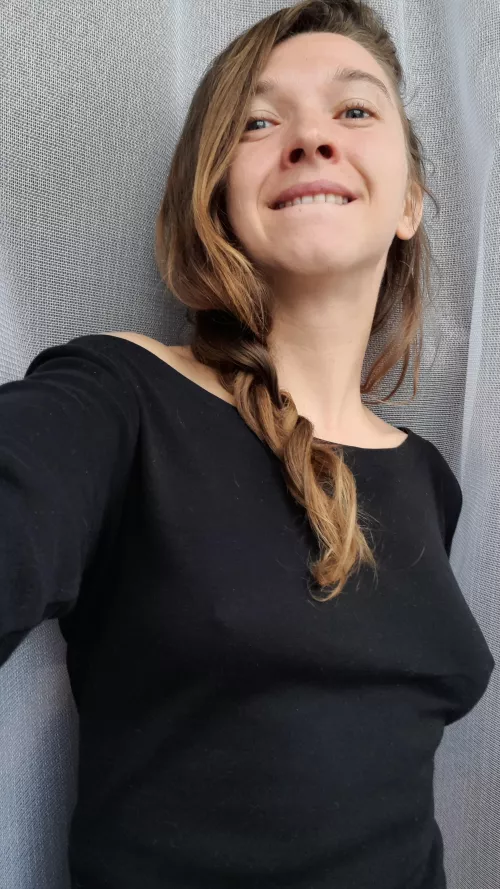 No bra, just a smile 😁 exactly how nature intended