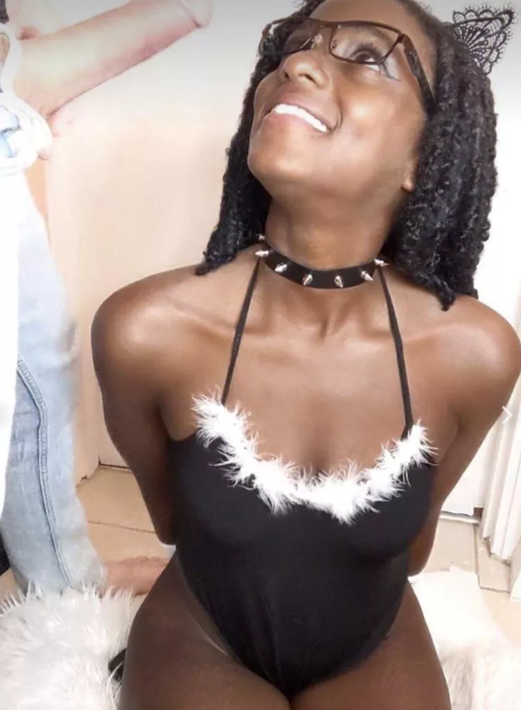 Nothing makes me happier than a nice white dick 🥰