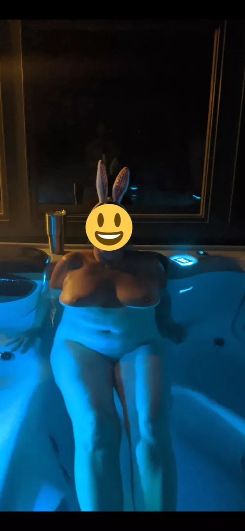 Nude Easter bunny
