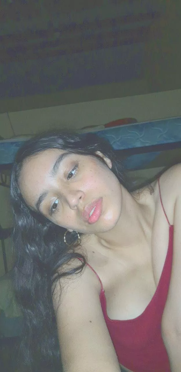 opps! someone wants to peek🙉