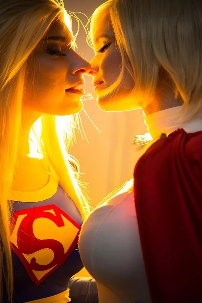 Powergirl vs. Supergirl