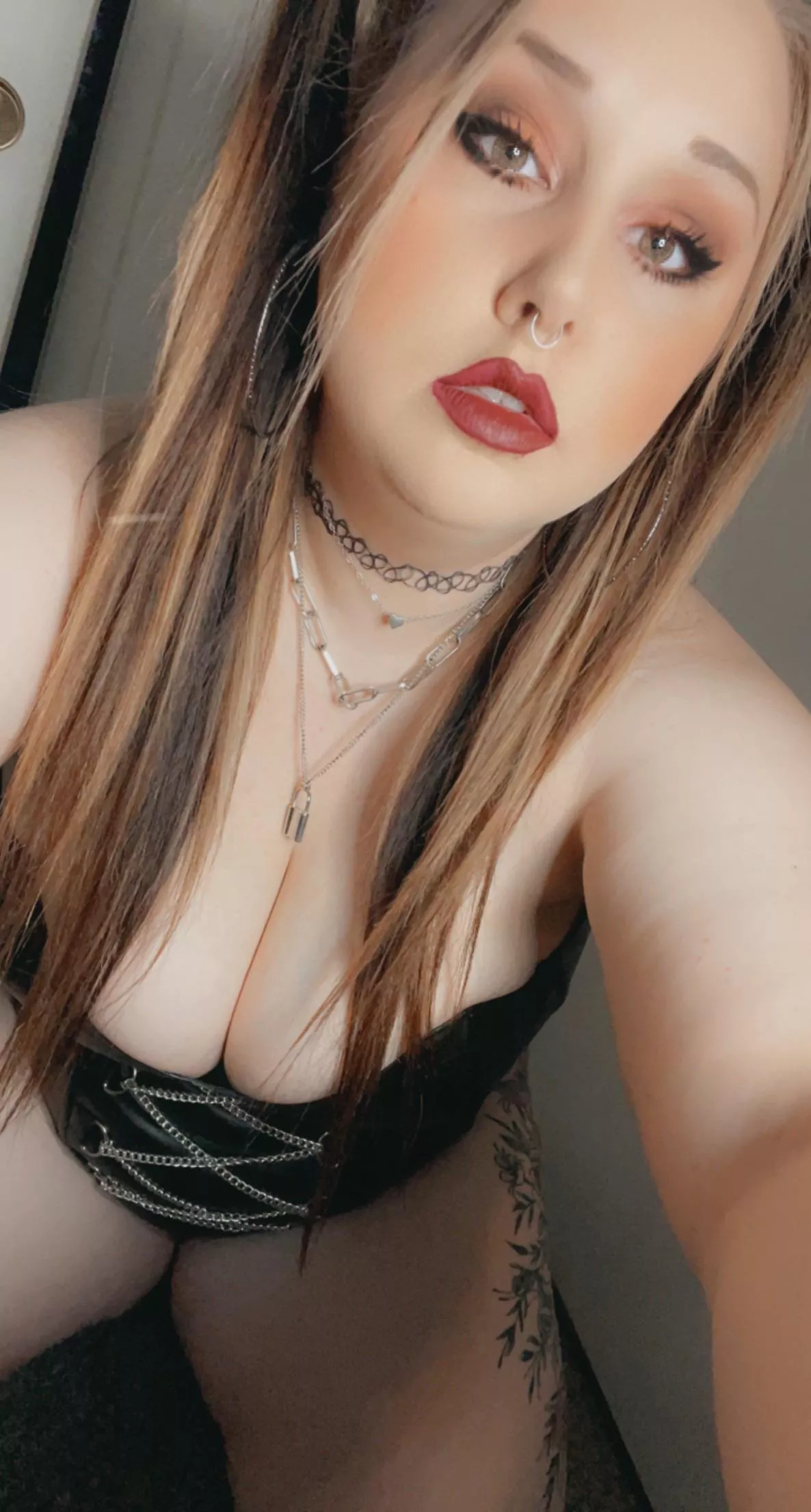 Put your head between these thighs 🤤 🔥