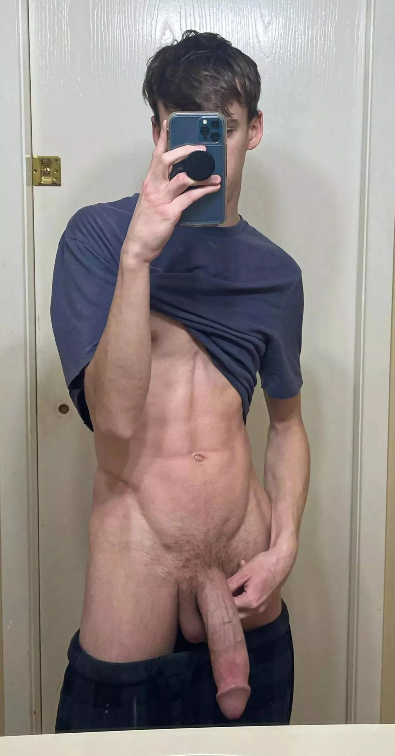 So horny, wanna help me cum ?