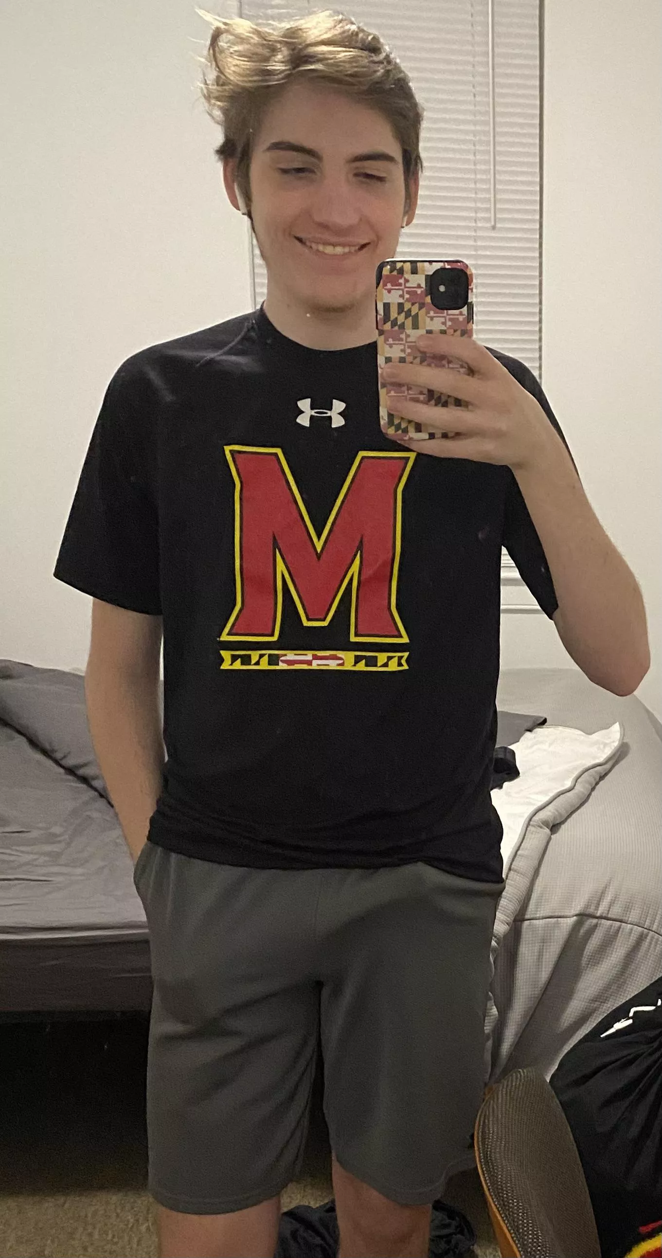 Would this pic be allowed on tinder?