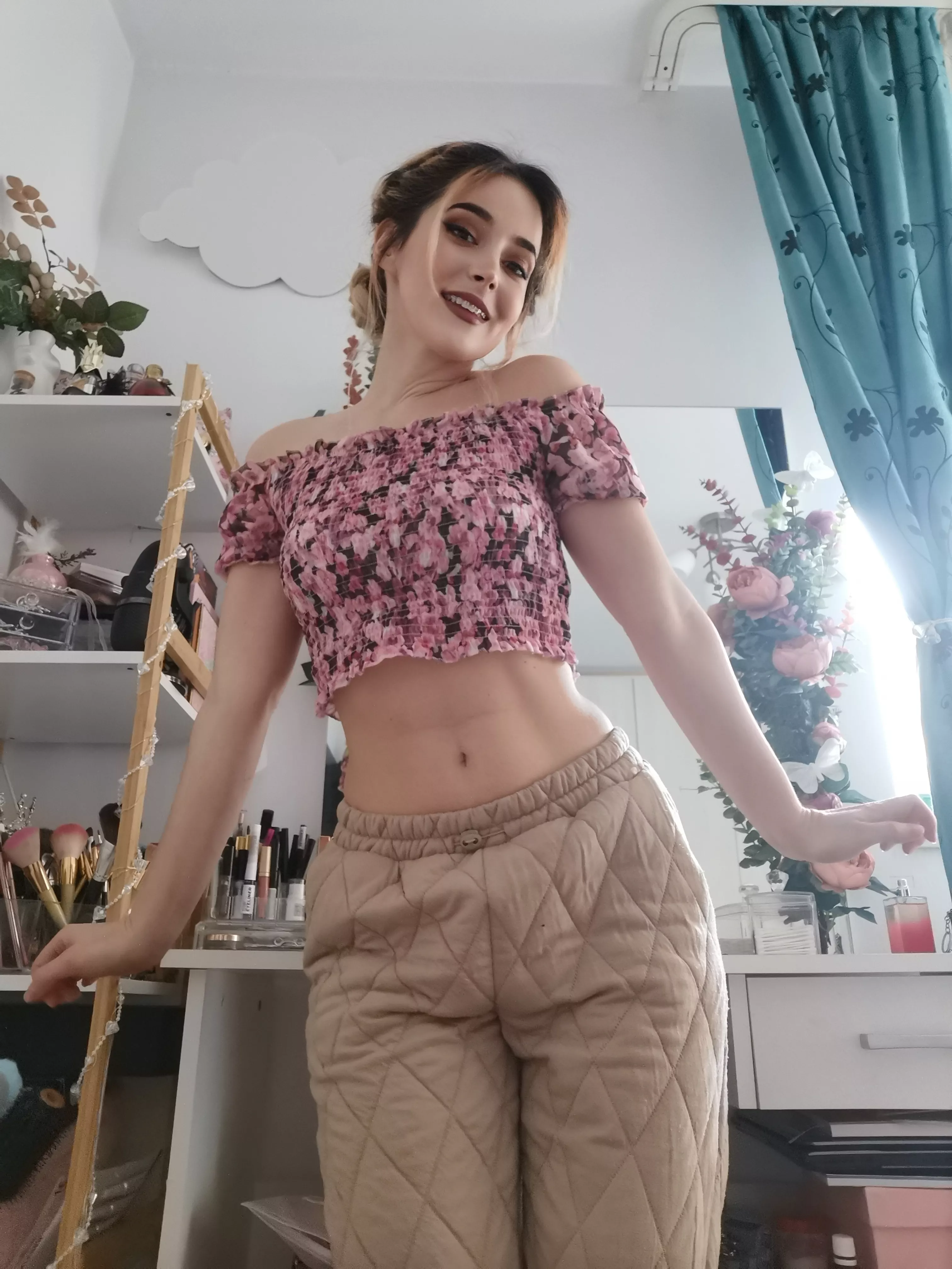 You have to admit, this top looks super cute on me