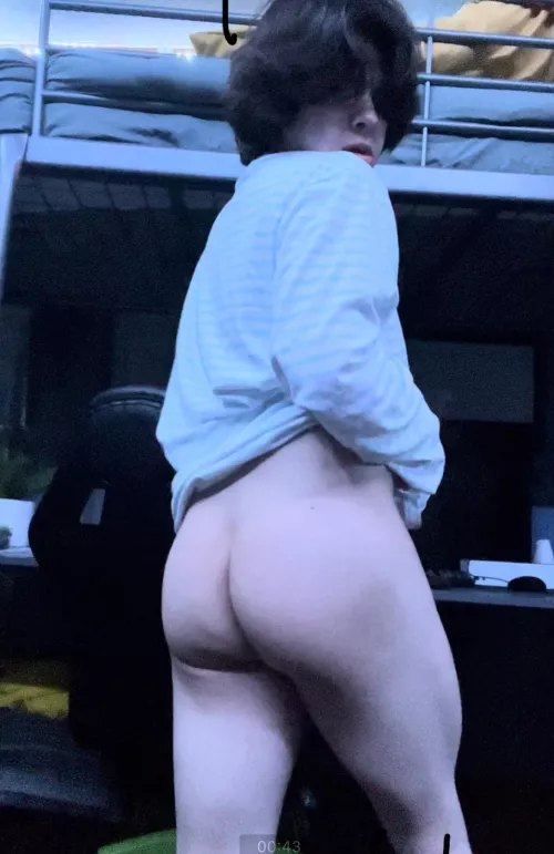 18 looking for a bf (storm_joey56)